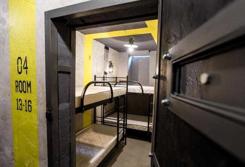 سرير فى غرفة مشتركه, Lviv Loft Prison