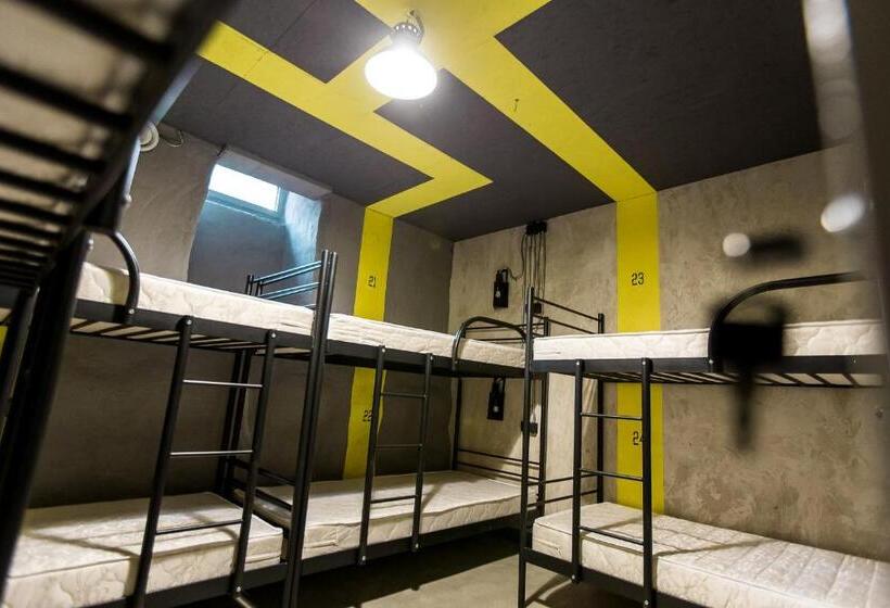 سرير فى غرفة مشتركه, Lviv Loft Prison