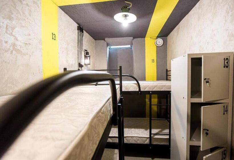 سرير فى غرفة مشتركه, Lviv Loft Prison