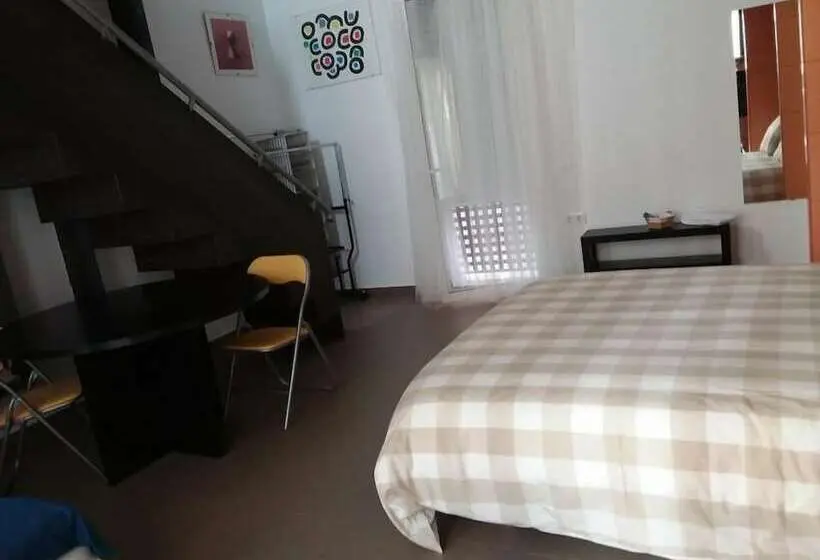 اتاق لوکس با بالکن, B&b Domus Atilia
