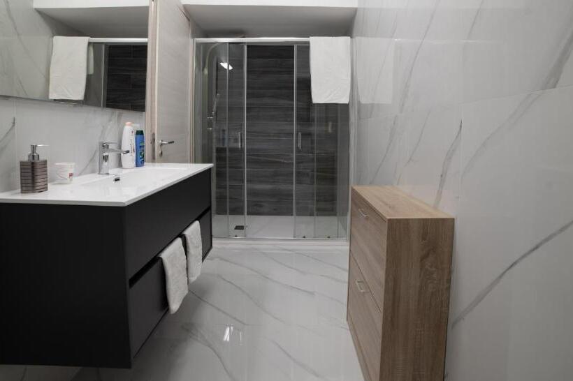 اتاق لوکس سه تخته, B&b La Colonna