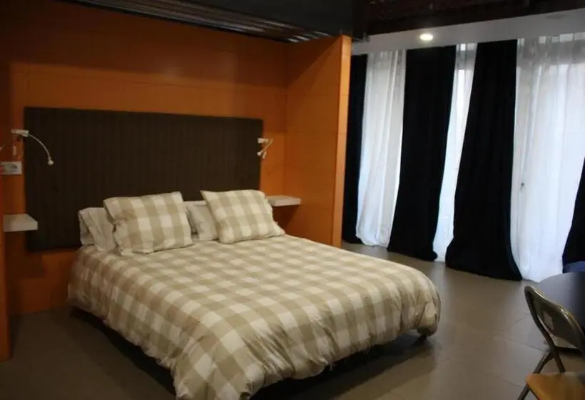 اتاق لوکس با بالکن, B&b Domus Atilia