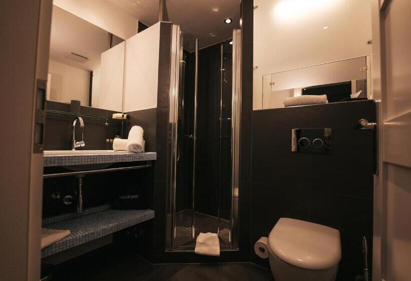 インサイドのスタンダードスタジオ, Das Windhuk