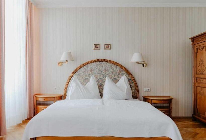 Standart Oda, Hammer