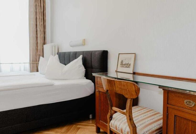 Standart Oda, Hammer