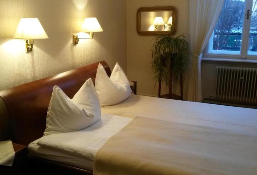 Standart Oda, Hammer