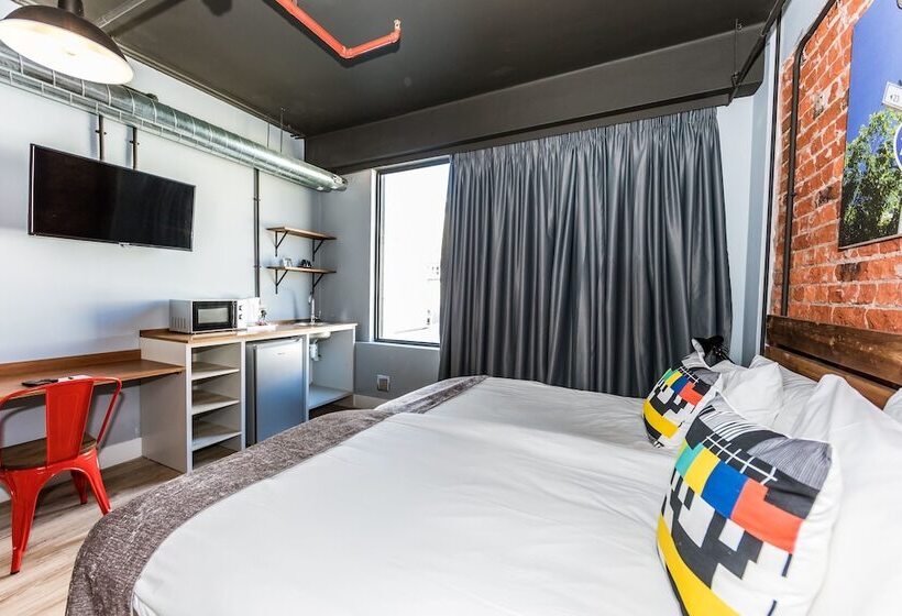 سوییت لوکس, Neighbourgood Castle