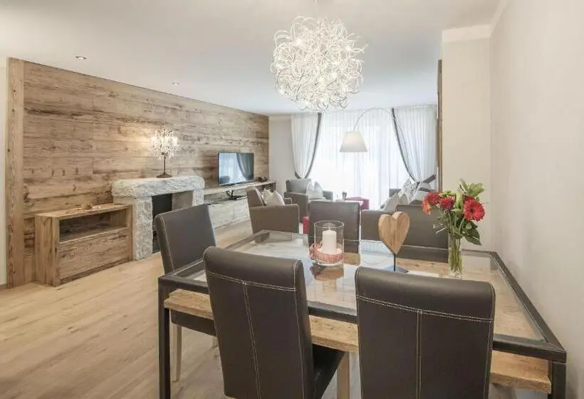 سوییت با چشم‌انداز باغ, Ino Petit Chalet