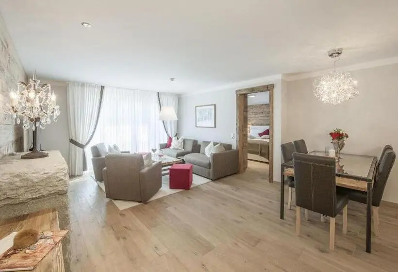 سوییت با چشم‌انداز باغ, Ino Petit Chalet