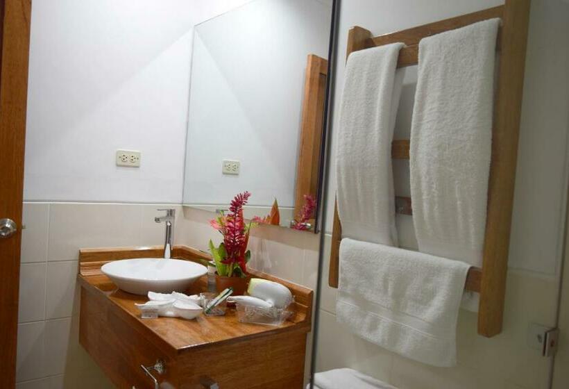 اتاق استاندارد با چشمانداز باغ, Jungle House