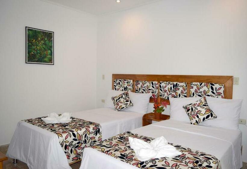 اتاق استاندارد با چشمانداز باغ, Jungle House