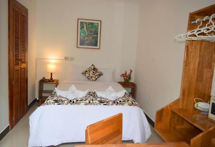 اتاق اکونومی, Jungle House