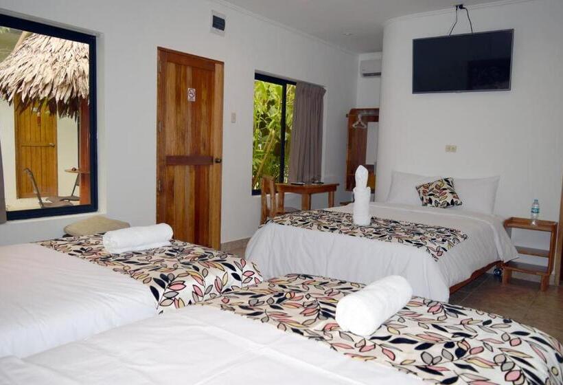 اتاق سه نفره سوپریور با چشمانداز باغ, Jungle House