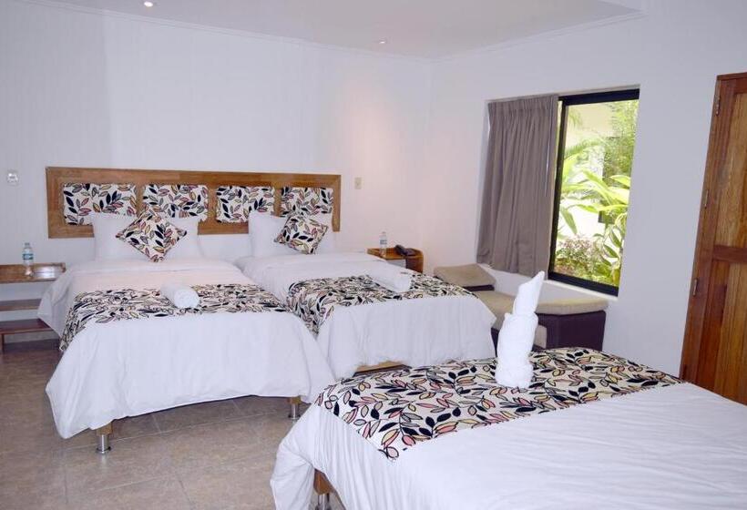 اتاق سه نفره سوپریور با چشمانداز باغ, Jungle House