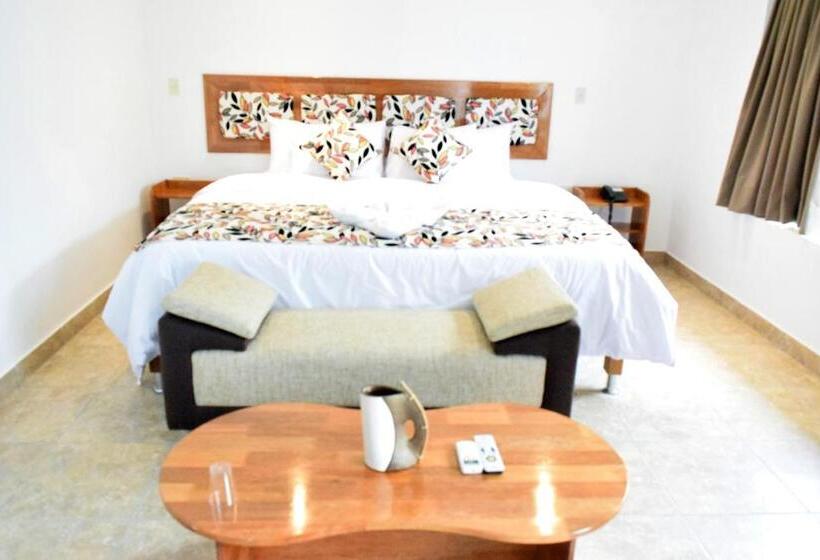 اتاق سه نفره سوپریور با چشمانداز باغ, Jungle House