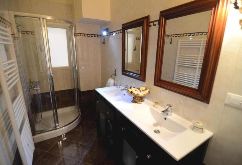 オーシャンビューデラックススイート, Korina Gallery