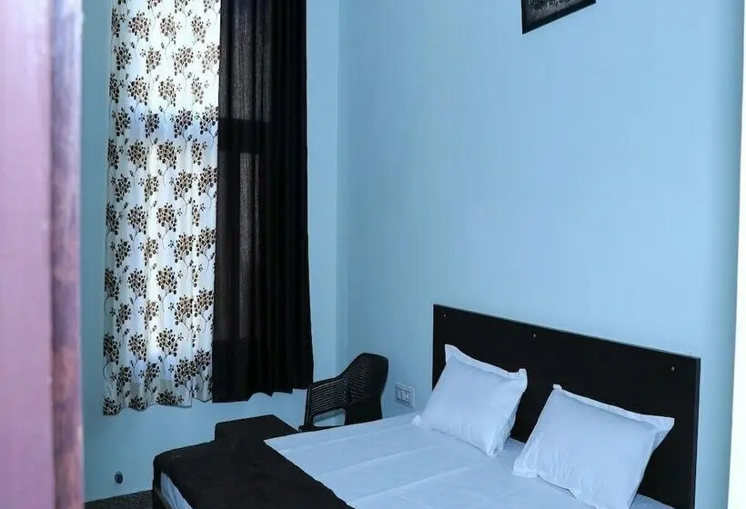Chambre Deluxe, Navrang
