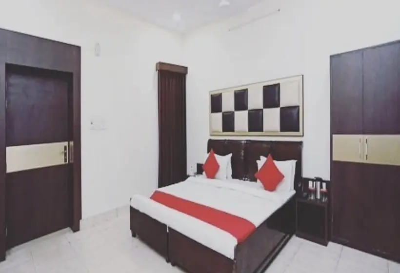 Chambre Deluxe, Navrang