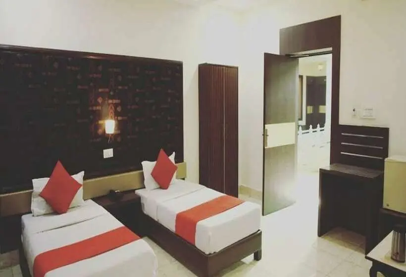 Chambre Deluxe, Navrang