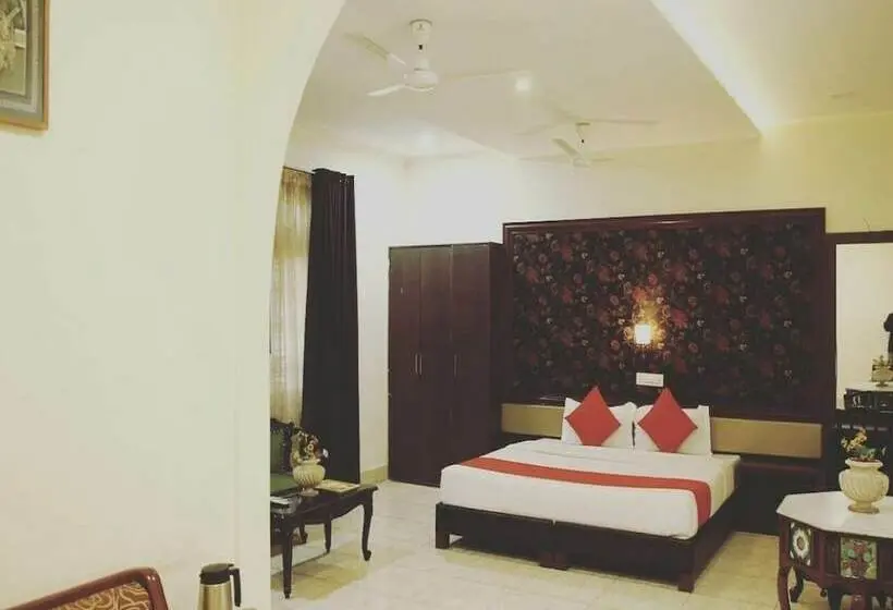 Chambre Supérieure, Navrang