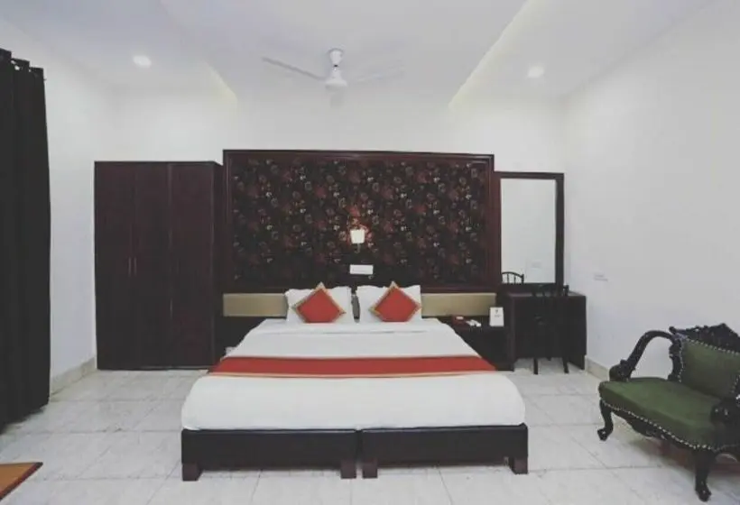 Chambre Supérieure, Navrang