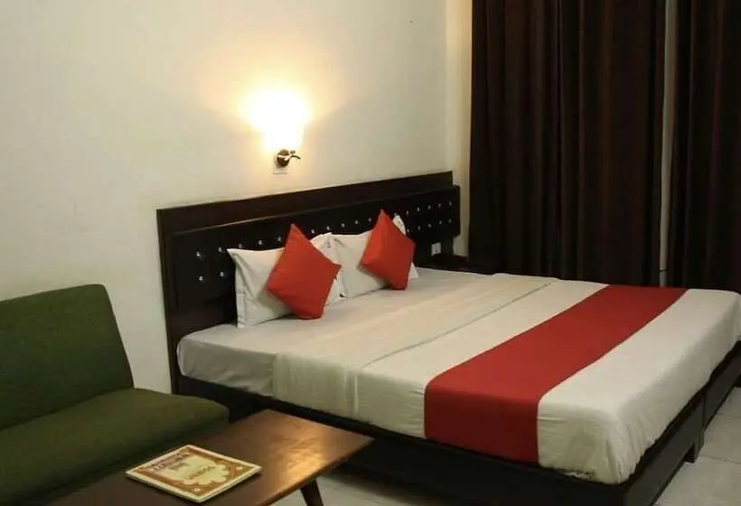 Chambre Deluxe, Navrang
