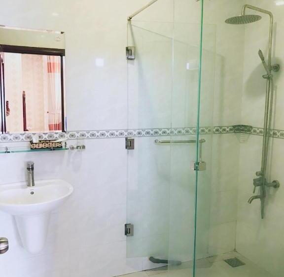 اتاق استاندارد, Quoc Dung