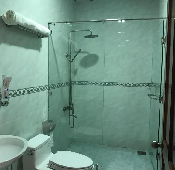 اتاق استاندارد, Quoc Dung