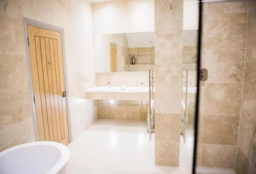 キングサイズベッドのスタンダードルーム, Rutland Water Courtyard Rooms