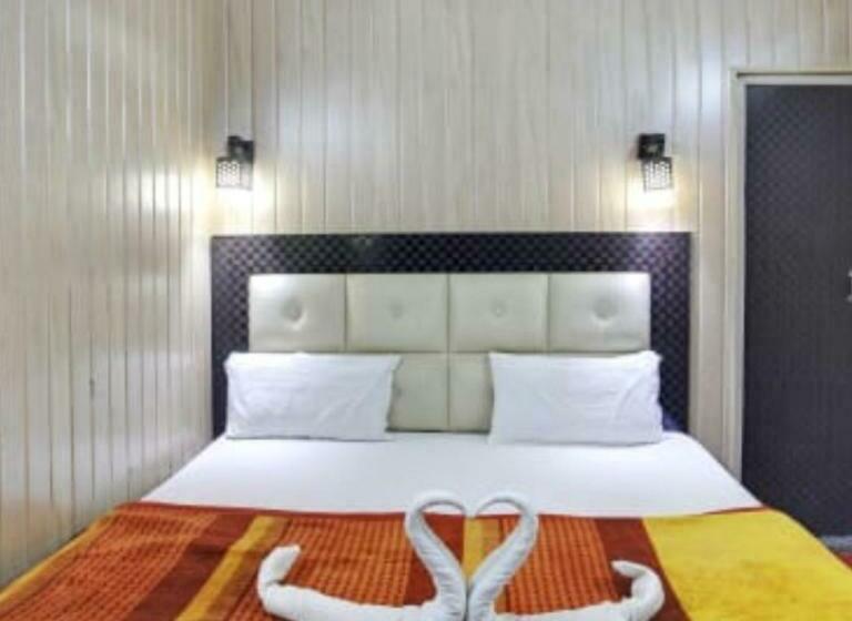 デラックスルーム, Shehnaz Inn   Walking Distance For Golden Temple