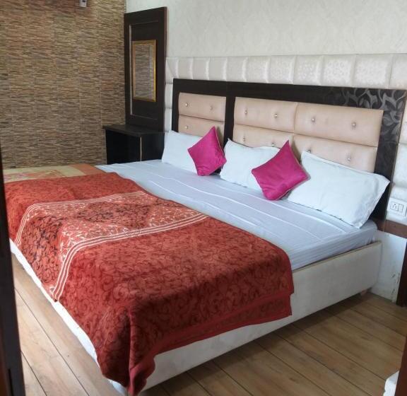 デラックスルーム, Shehnaz Inn   Walking Distance For Golden Temple