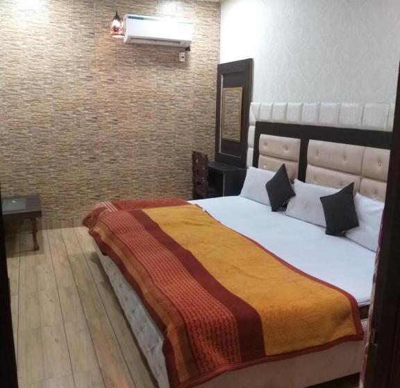 デラックスルーム, Shehnaz Inn   Walking Distance For Golden Temple