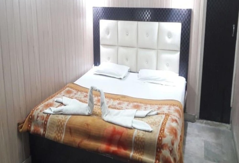 デラックスルーム, Shehnaz Inn   Walking Distance For Golden Temple