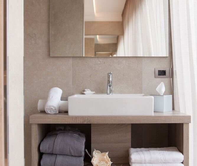 جناح سينيور, The Lodge Sporthotel   Golfclub Eppan