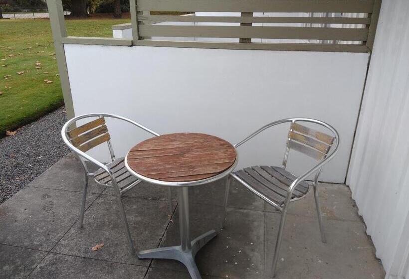 家庭工作室, The Redwood