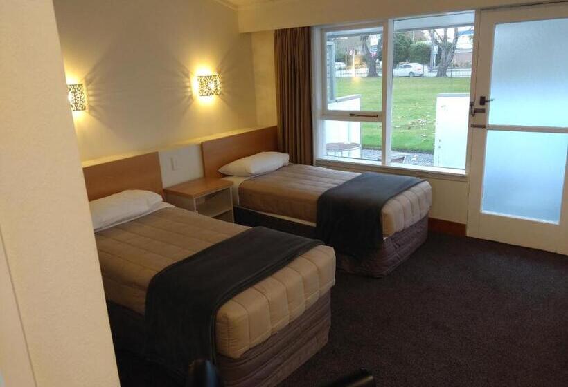 家庭工作室, The Redwood