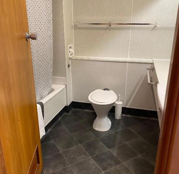 家庭间, The Redwood