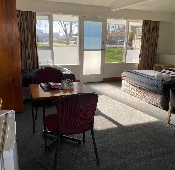 家庭间, The Redwood