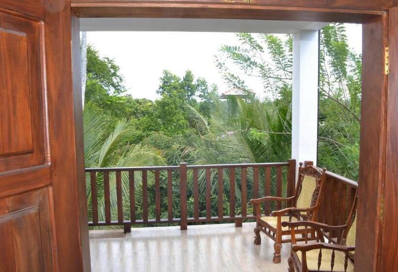 חדר דלוקס עם מרפסת, Dinuri Villa