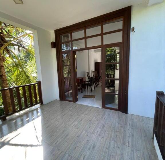 חדר דלוקס עם מרפסת, Dinuri Villa