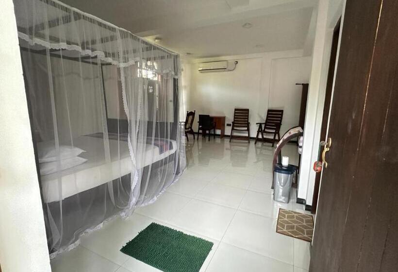 חדר דלוקס עם מרפסת, Dinuri Villa