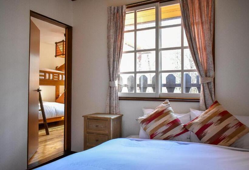 جناح عائلي, Panketo Lodge & Yoga Studio