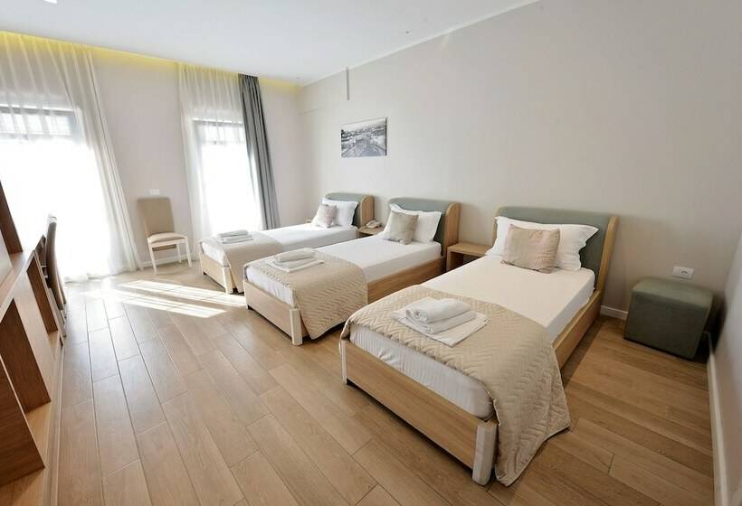 스탠다드 트리플 룸, Alis