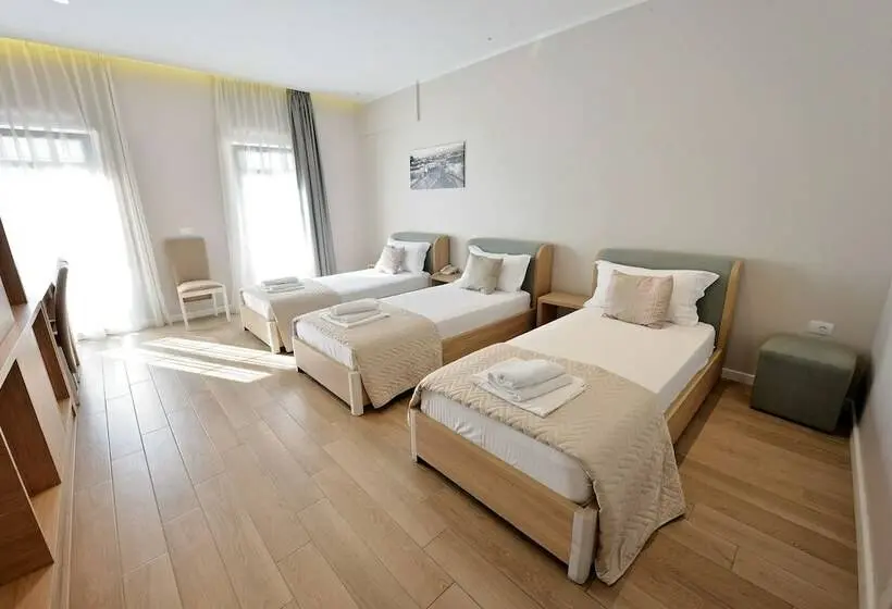 Quarto Triplo Standart, Alis