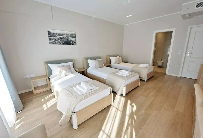 Quarto Triplo Standart, Alis