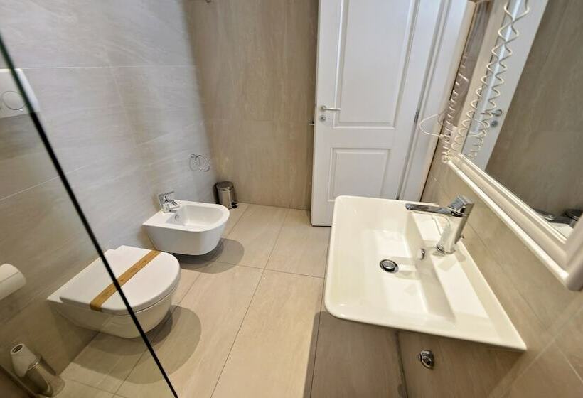 스탠다드 싱글 룸, Alis