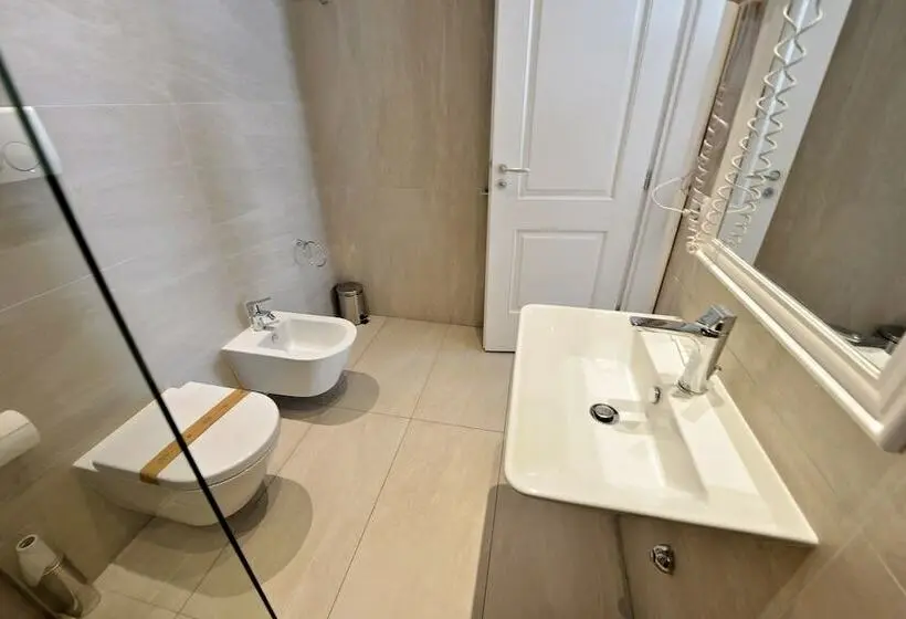 Quarto standart individual, Alis
