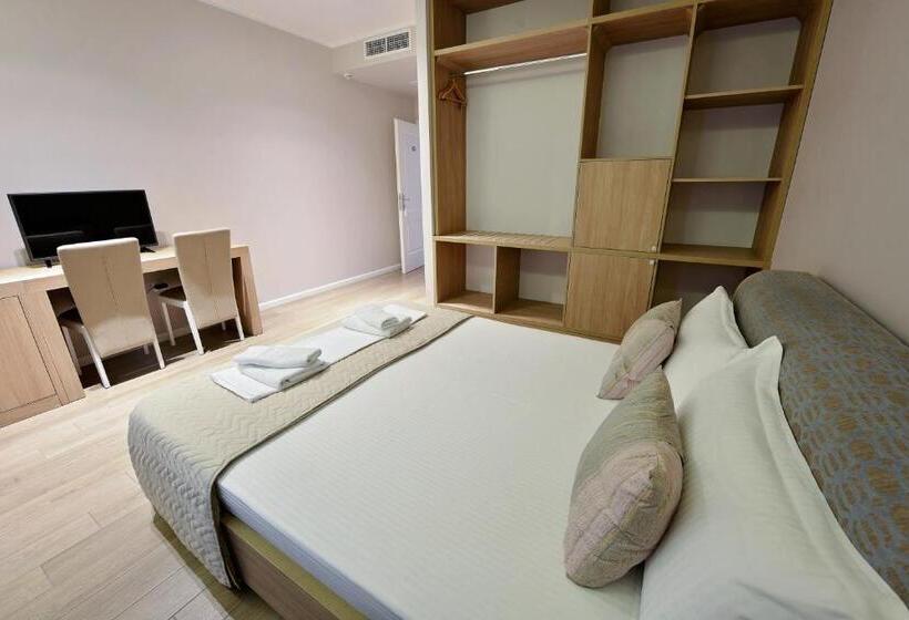 스탠다드 룸, Alis