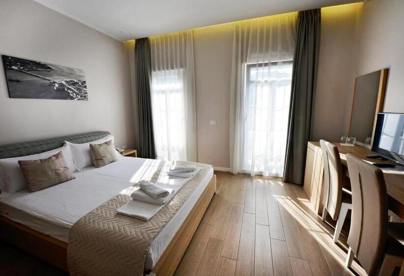 스탠다드 룸, Alis