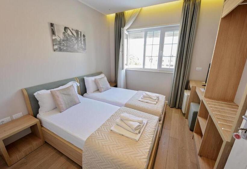 스탠다드 룸, Alis